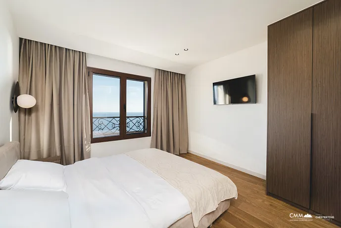 Brandneue Luxusvilla mit Swimmingpool in der Nähe von Budva